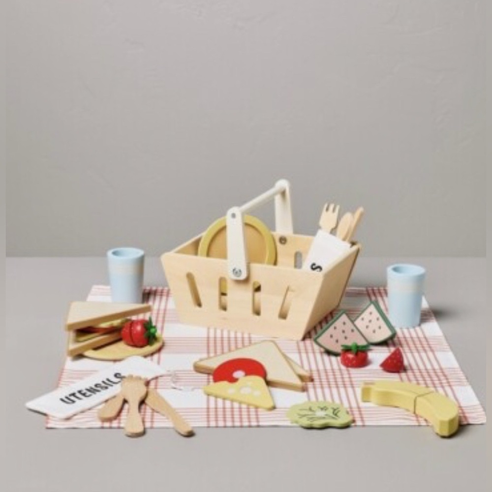 Hearth & Hand Magnolia‎ Kids 32 Piece Picnic Basket Wood Set Toy Playset Target